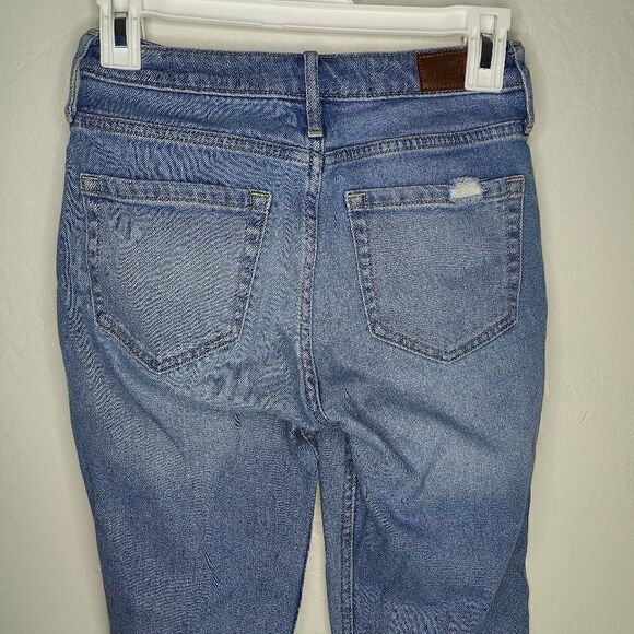 Hollister High Rise Mom Jeans - Picture 5 of 13